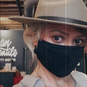 Meet your Posher, Kala